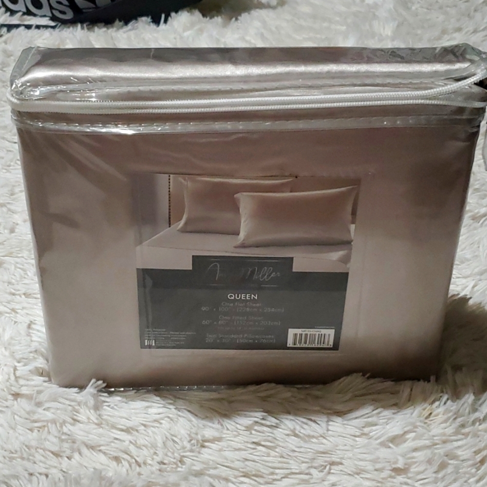 Bed sheet / Silk Tan